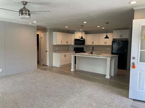 2910 Coachlight Pl, Saint Joseph, MO 64503