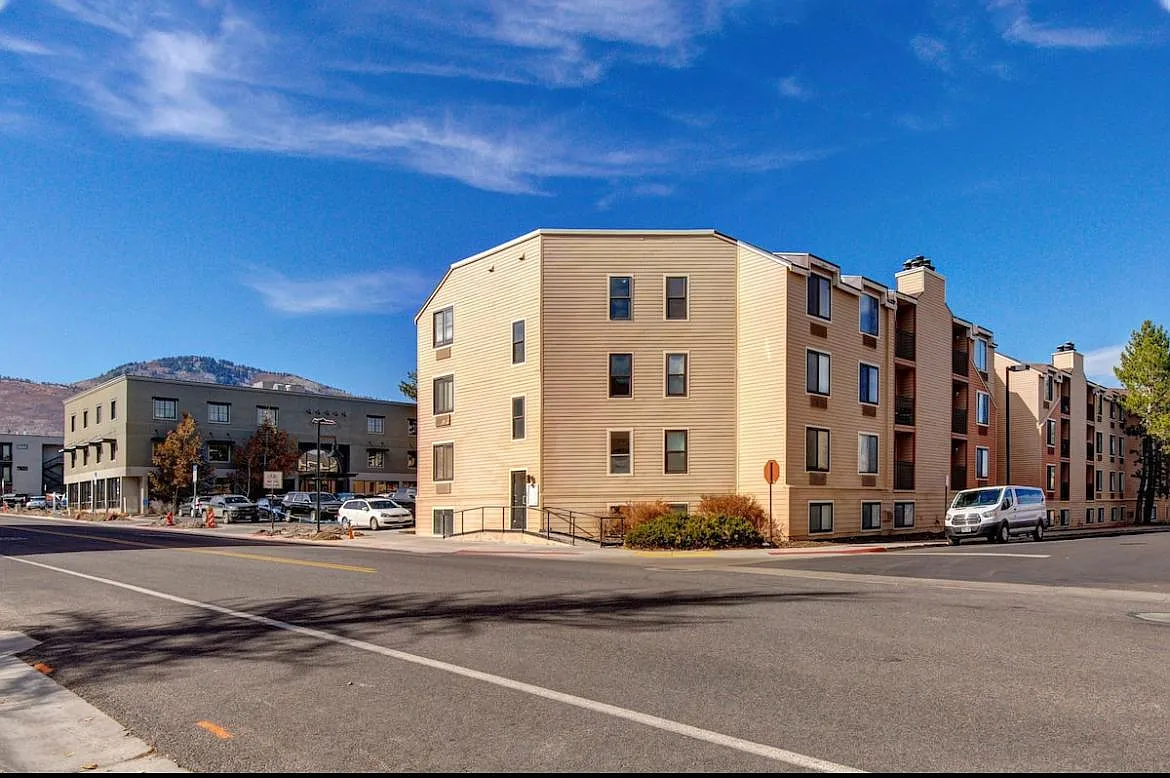 Building Photo - 1940 Prospector Ave #231