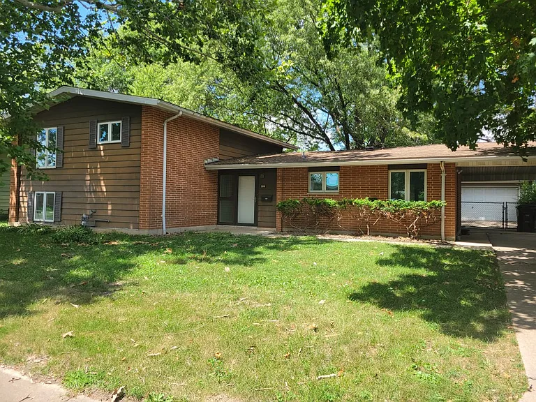 305 Naples Dr — Photo 6