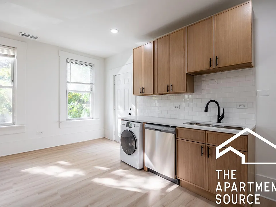 2301 N Leavitt St #2