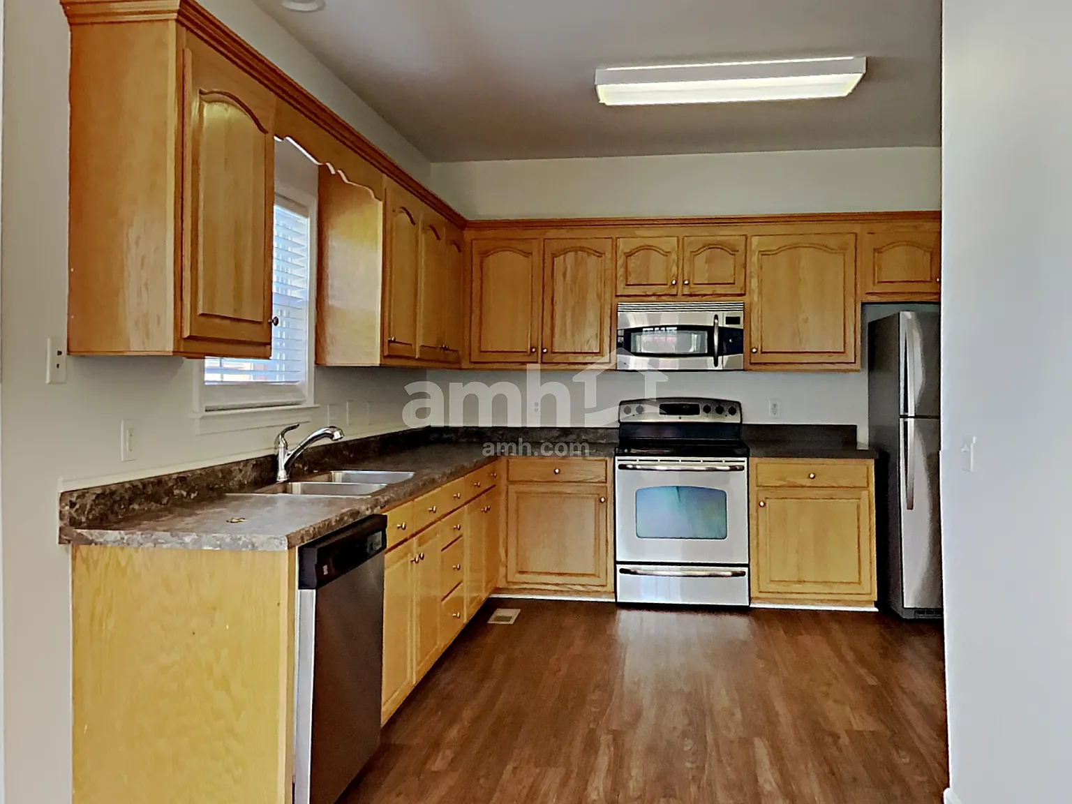 4 bed, 2.5 bath, 2600 sqft, $2,880 — Photo 3