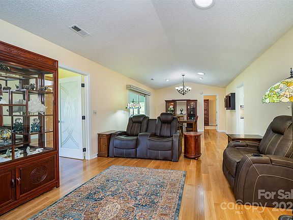3rd image of 727 W Saint Johns Way