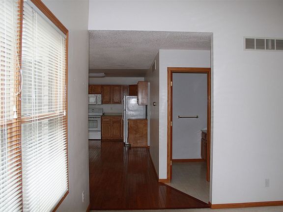 3rd image of 6113 Summerset Dr