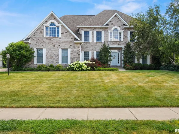 10703 N Trails Edge Dr, Peoria, IL 61615