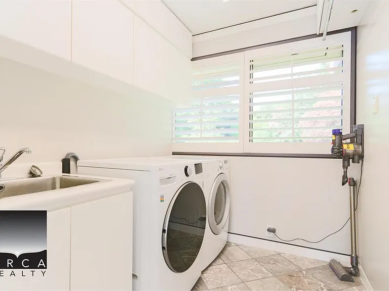 687 Beachview Dr — Photo 48