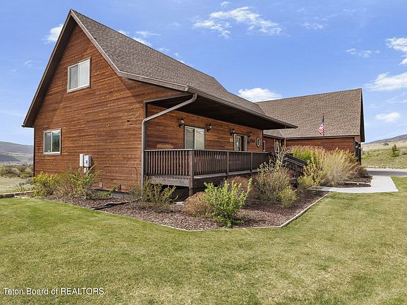 4th image of 1060 Elk Ridge Dr