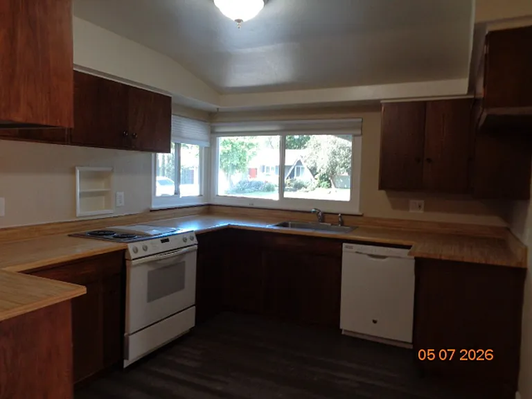 449 Azalea Way — Photo 6
