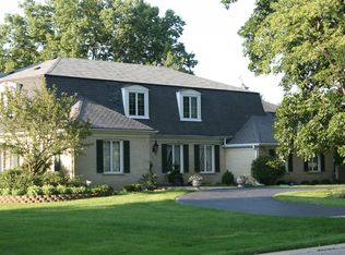 5 Lydia Ct, Hawthorn Woods, IL