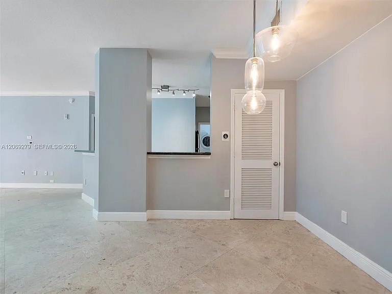 9172 Collins Ave #216 — Photo 2