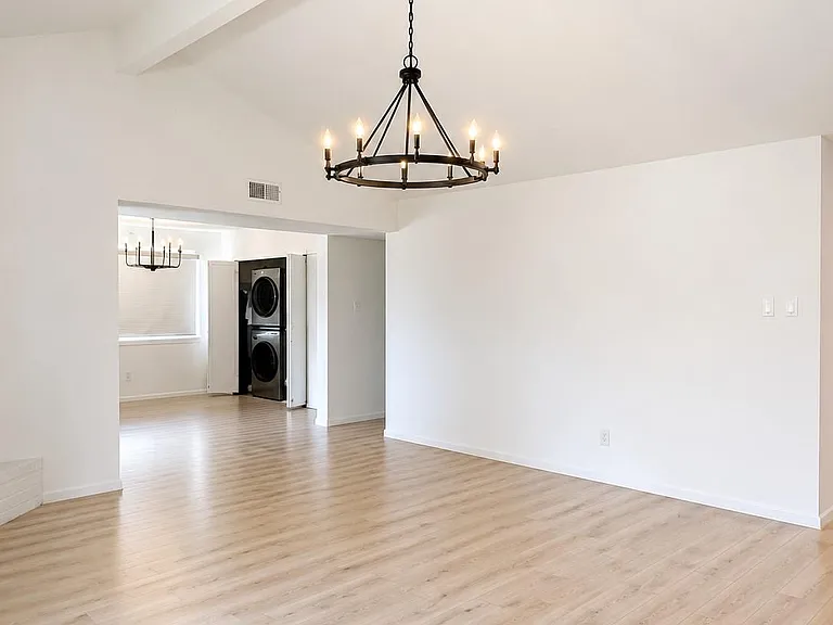 9511 Bollingbrook Dr — Photo 5