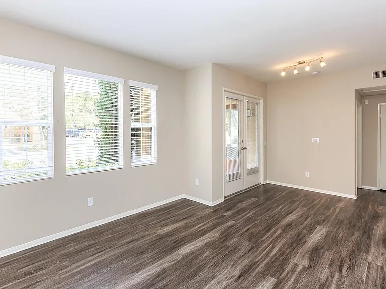 Laurel Terrace Apartment Homes — Photo 51