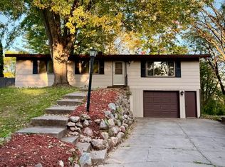 720 Wesley St, Waupaca, WI 54981