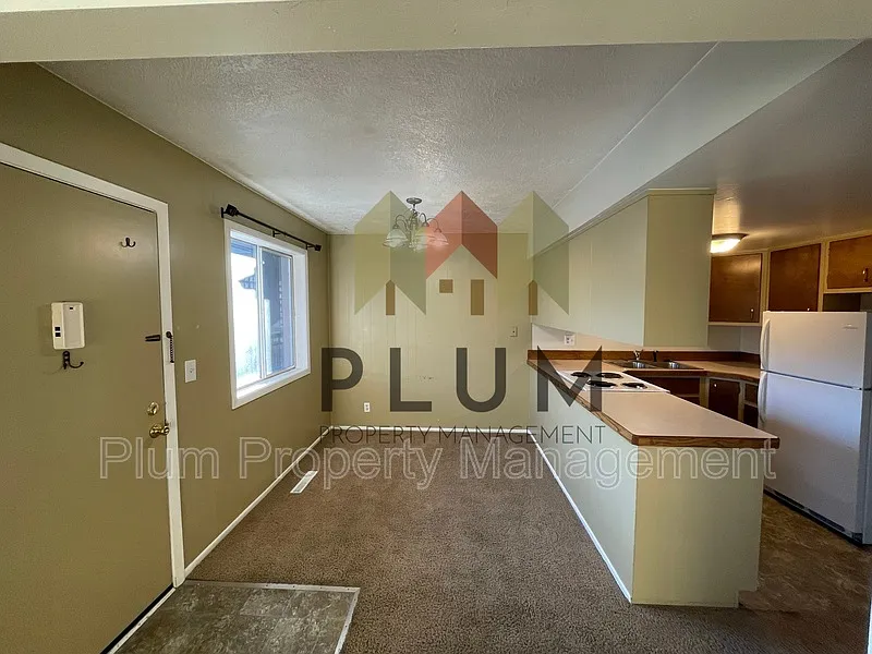 2 bed, 1.0 bath, 715 sqft, $1,395 — Photo 4