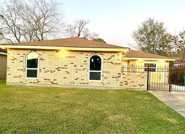 1st image of 129 Gardenia Ln