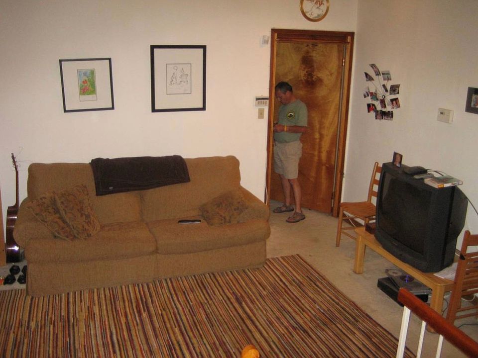 Living room viewed from Kitchen & door to Bedroom.