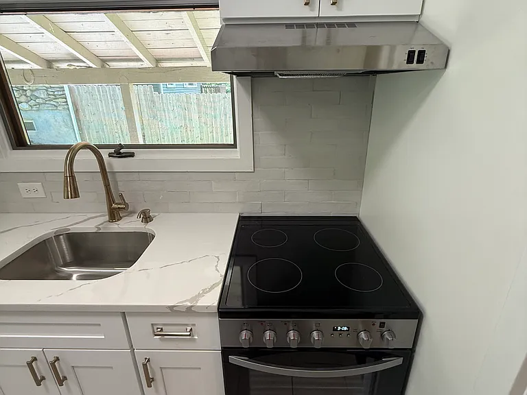 18 Lakeview Rd #B — Photo 12