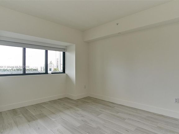 3rd image of 650 NE 32nd St Unit 1003