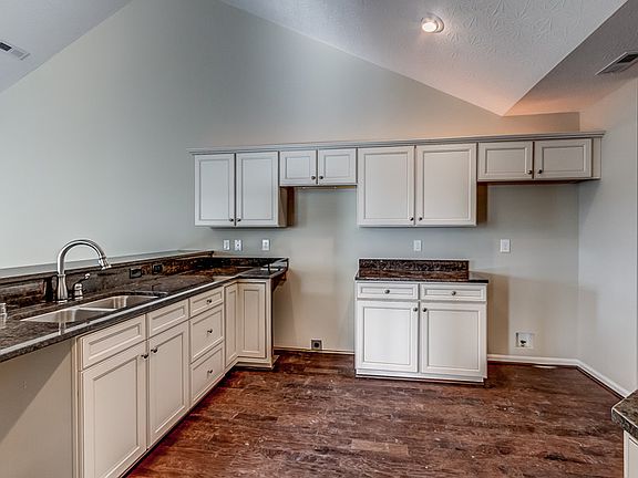 5th image of 9038 Royal Oak Ln