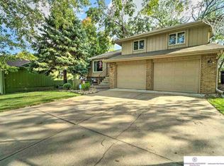 16123 Cedar Cir, Omaha, NE 68130