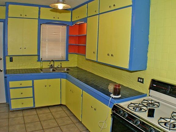 Nice Kitchen / Dining Combo. The range will convey with the property. 