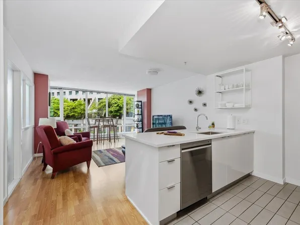 788 Hamilton St #805, Vancouver, BC V6B 0E9