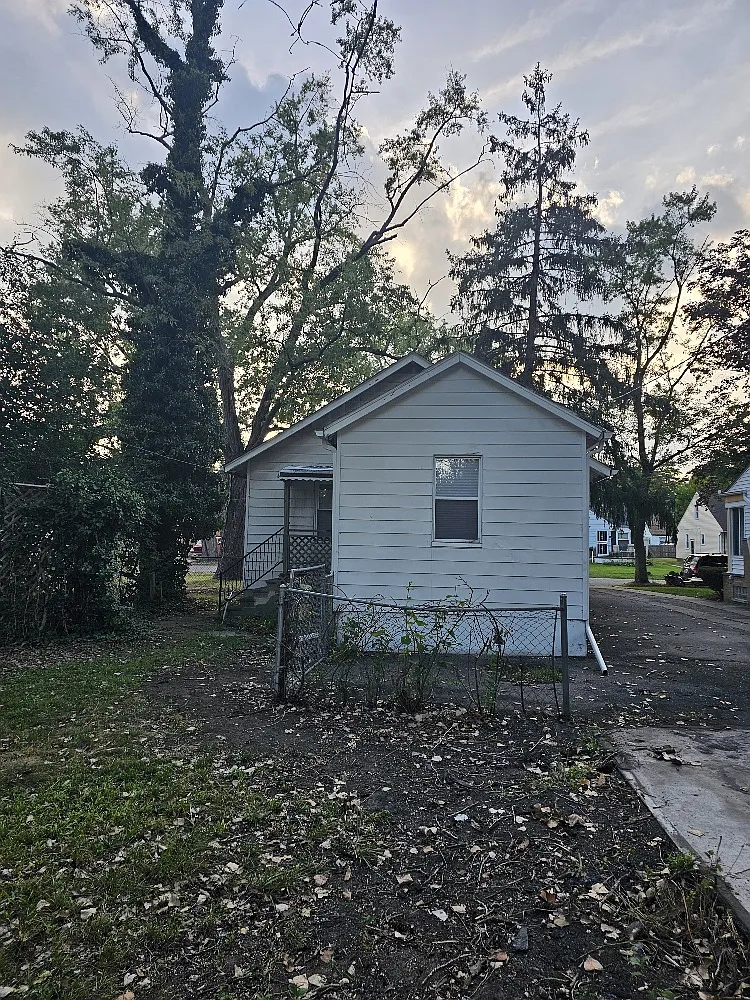 3 bed, 1000 sqft, $1,150 — Photo 2