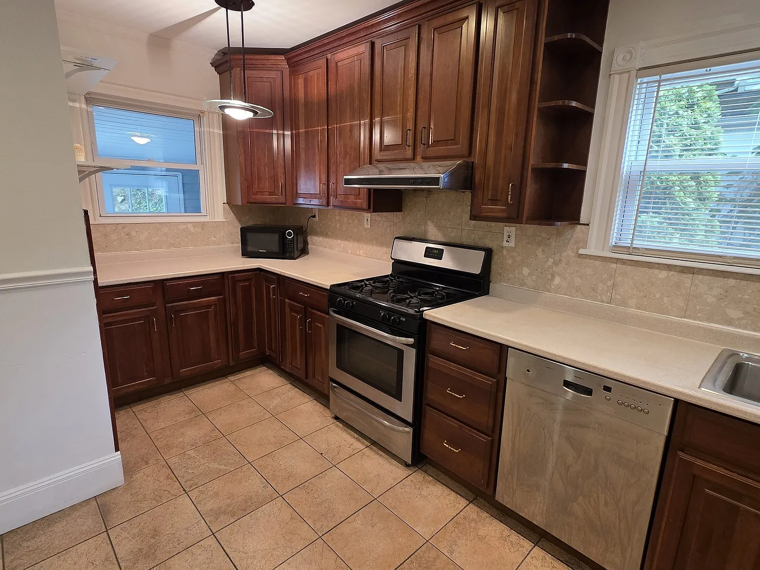 Studio, 1.0 bath, 300 sqft, $1,150 — Photo 4