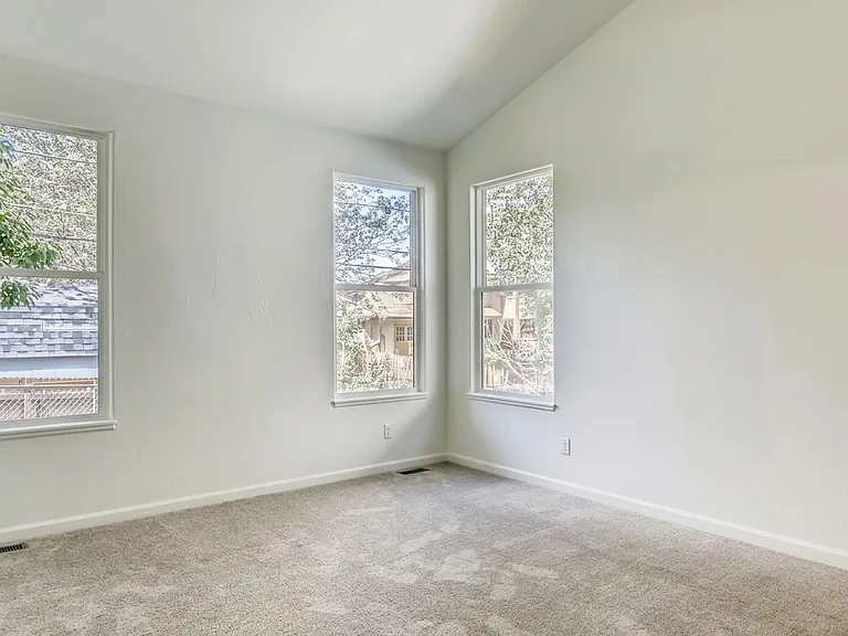 679 Allison St — Photo 7