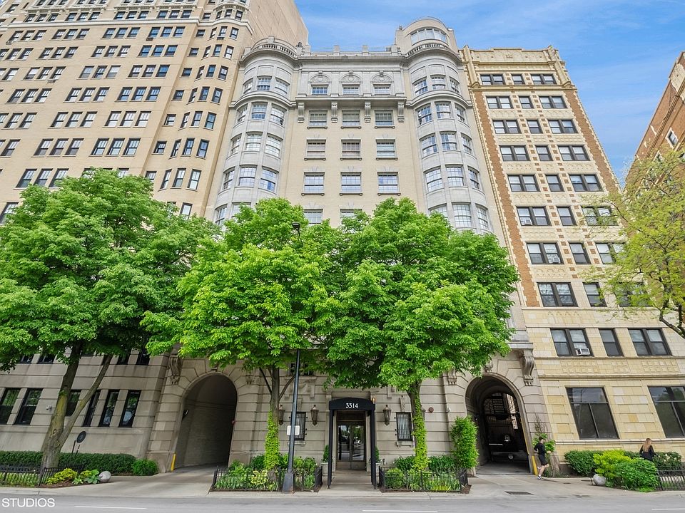 1st image of 3314 N Lake Shore Dr APT 3C