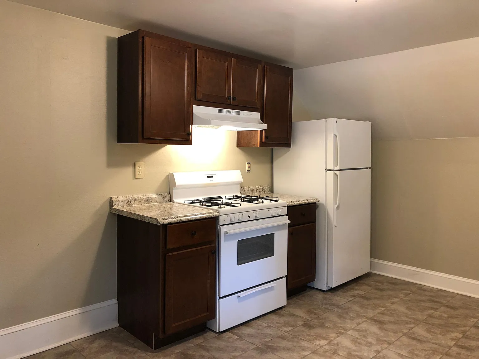 3 bed, 950 sqft, $1,395 — Photo 1