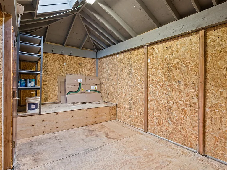 22215 SE 32nd St — Photo 49