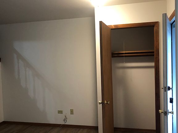 557 hall closet off the front door in the living room
Left side of picture square footage is approximately 7'5" x 8'7" x 5'4"