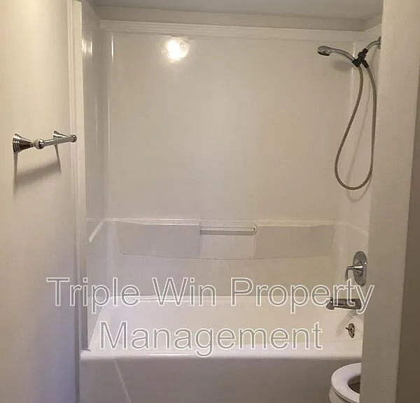 535 S Adams St — Photo 34