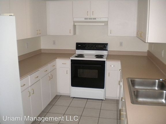 3rd image of 208 SE 24th Ave