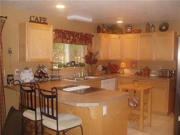 Kitchen with Jenn Aire Range