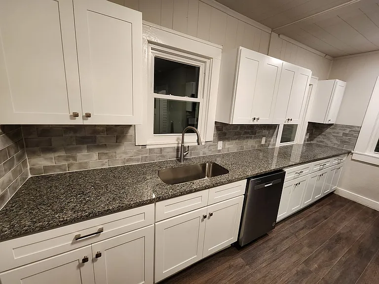 2114 N Elm St — Photo 27