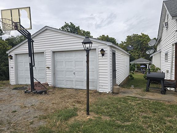 4th image of 560 Butler Rd