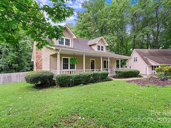 4th image of 2641 Birchwood Dr