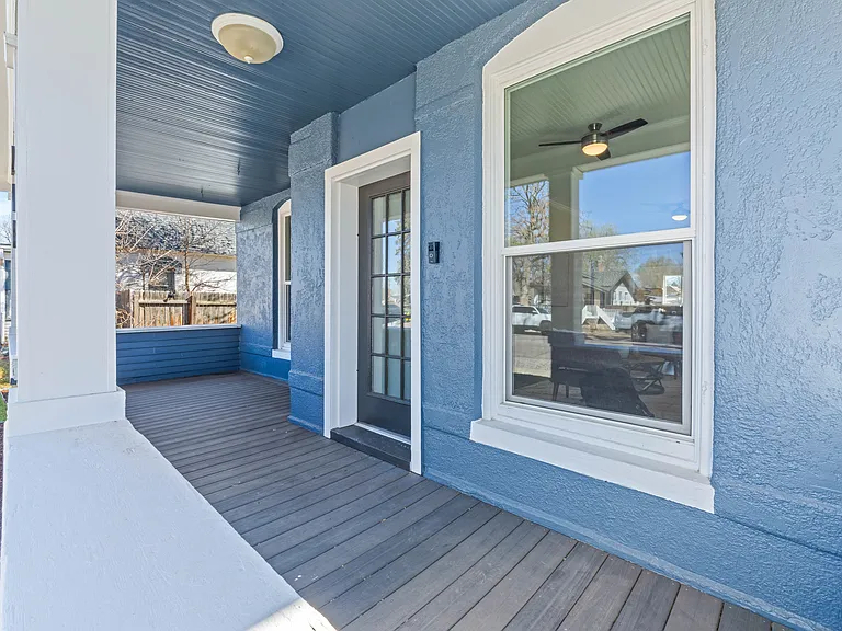 218 S 3rd Ave — Photo 4