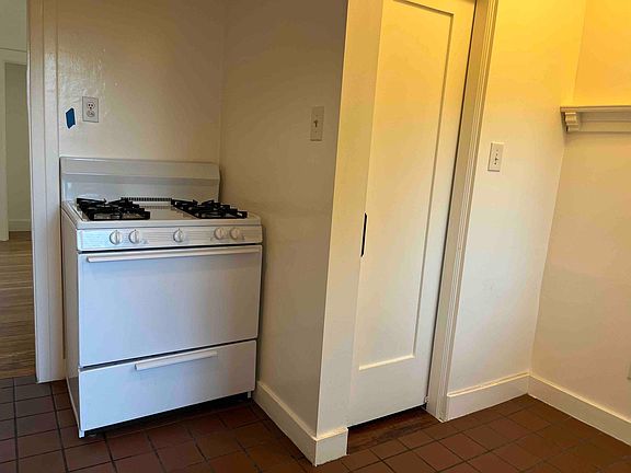 3rd image of 3418 Cattaraugus Ave