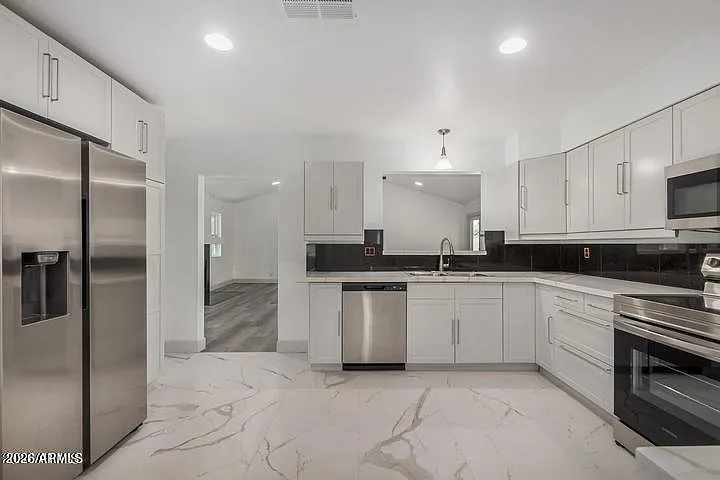 1008 W Watson Dr — Photo 7