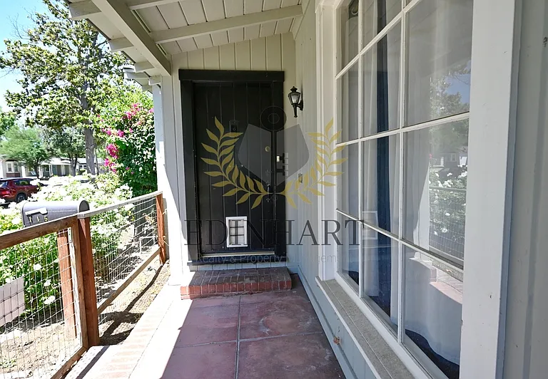 145 E University Ave — Photo 5
