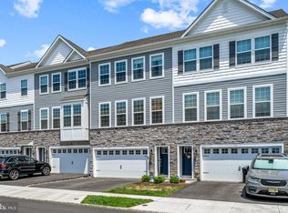 16 Cardinal Way, Mount Laurel, NJ 08054