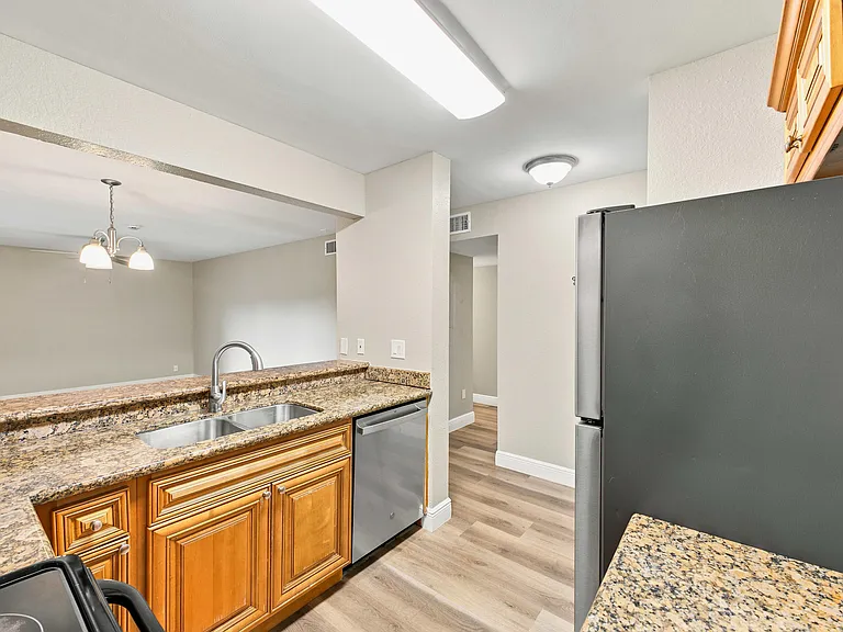 1601 Balfour Point Dr #H — Photo 8
