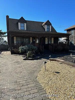 4 bed, 1296 sqft, $5,500 — Photo 2