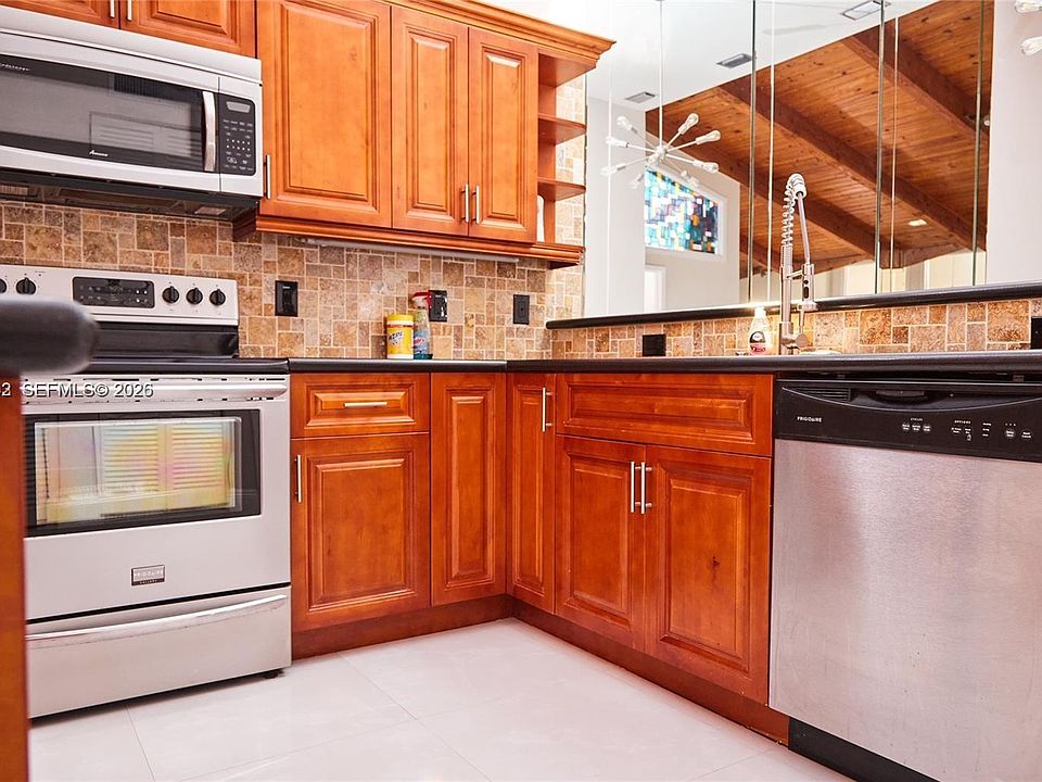 1st image of 347 Leslie Dr