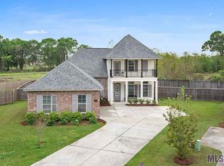 2883 Meadow Grove Ave, Zachary, LA 70791
