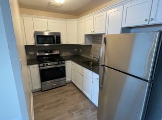 6613 N Sheridan Rd #709, Chicago, IL 60626