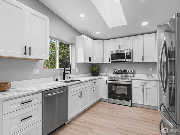 4th image of 1201 SE Dickinson Avenue