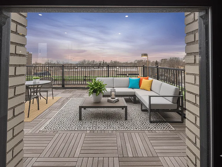 Barton Apartments — Photo 1